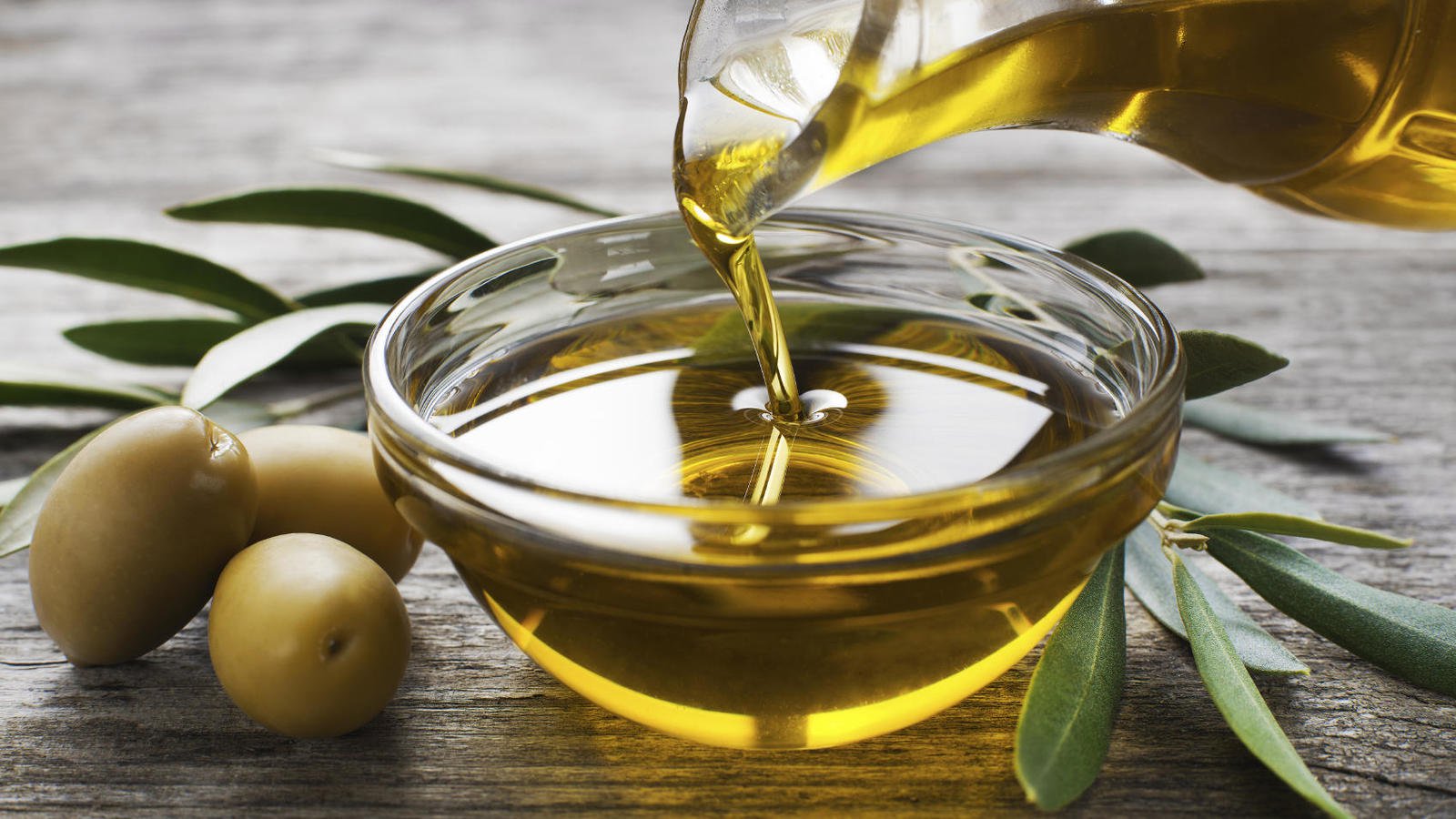 14-razones-por-las-que-deberiamos-empezar-a-tomar-aceite-de-oliva